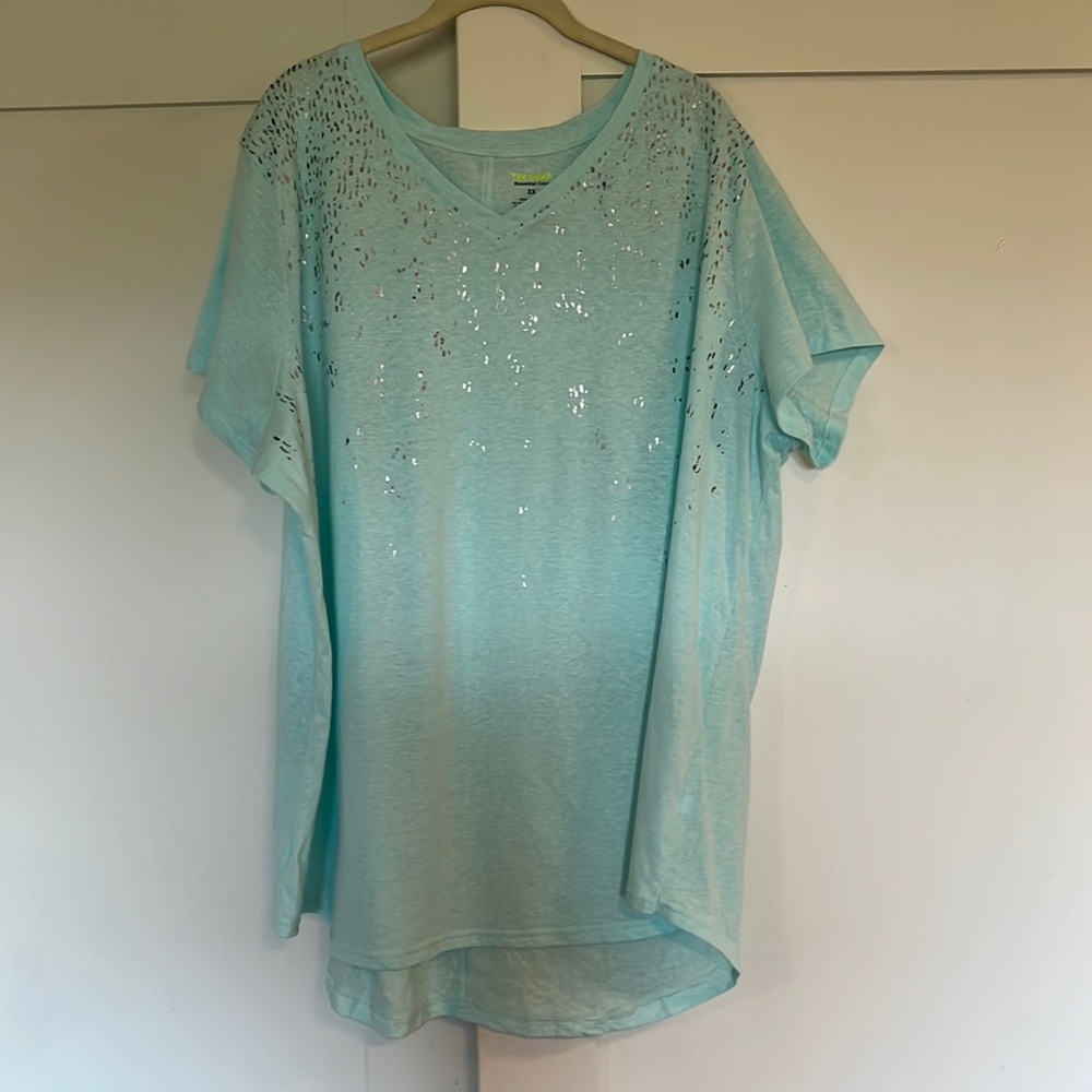 NWOT -Tek Gear Women's T-shirt is very soft blue with silver painted speckles